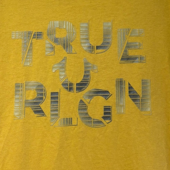 True Religion Men's Butterscotch Brown Graphic Spell Out T-Shirt Large EUC - Picture 2 of 7